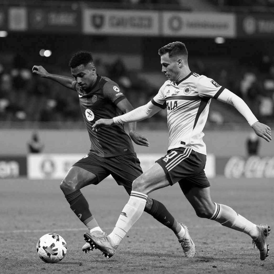 Allergic Rhinitis in Professional Football: The Allergen Beyond the Touchline Allergic Rhinitis in Professional Football: The Allergen Beyond the Touchline