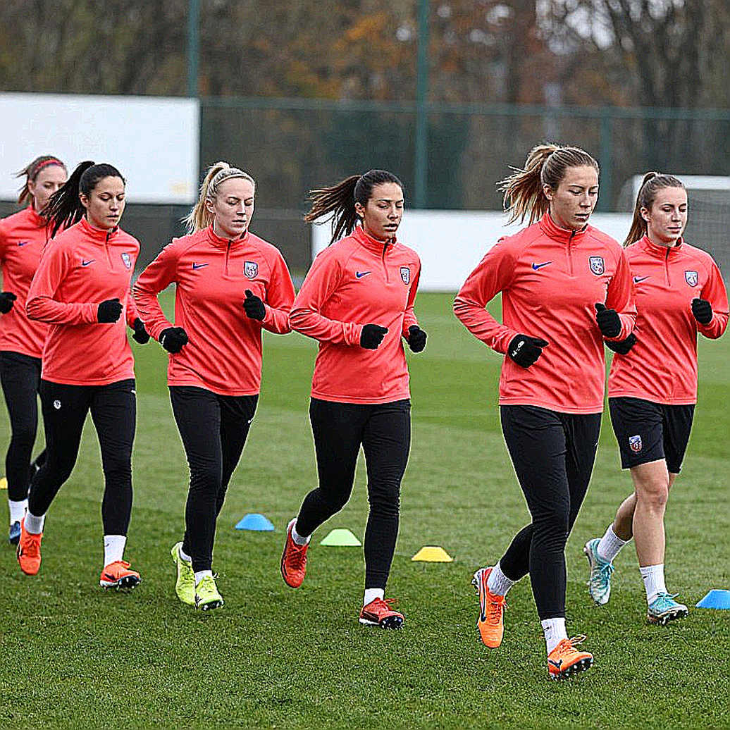 Dưới mưa V.League: Cầu thủ chạy cánh đảo vào trong và cái bẫy của những chỉ số nỗ lực