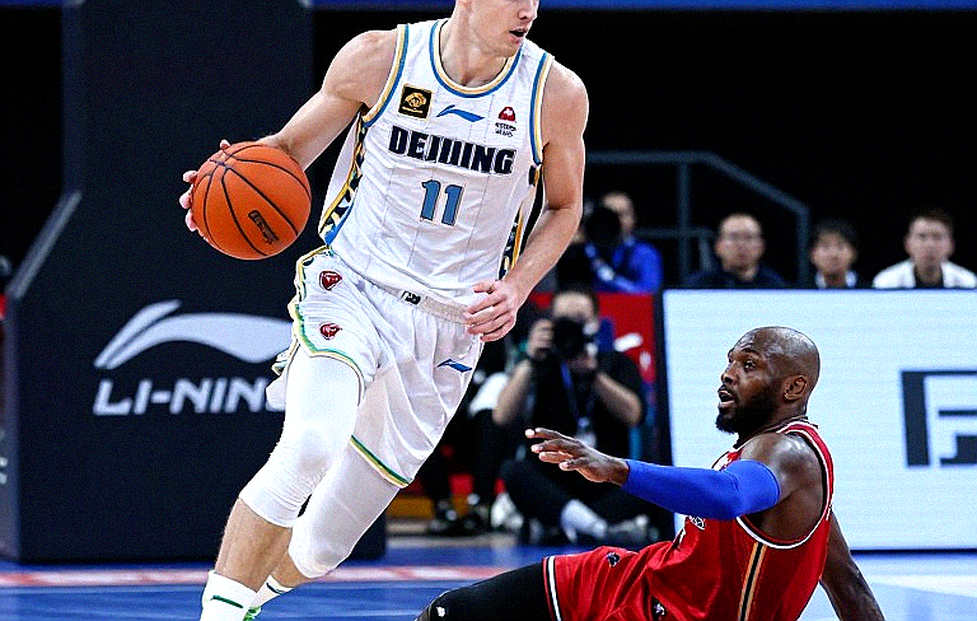 Vezenkov, Montero và bài toán bảo vệ ngôi vương EuroLeague Vezenkov, Montero và bài toán bảo vệ ngôi vương EuroLeague