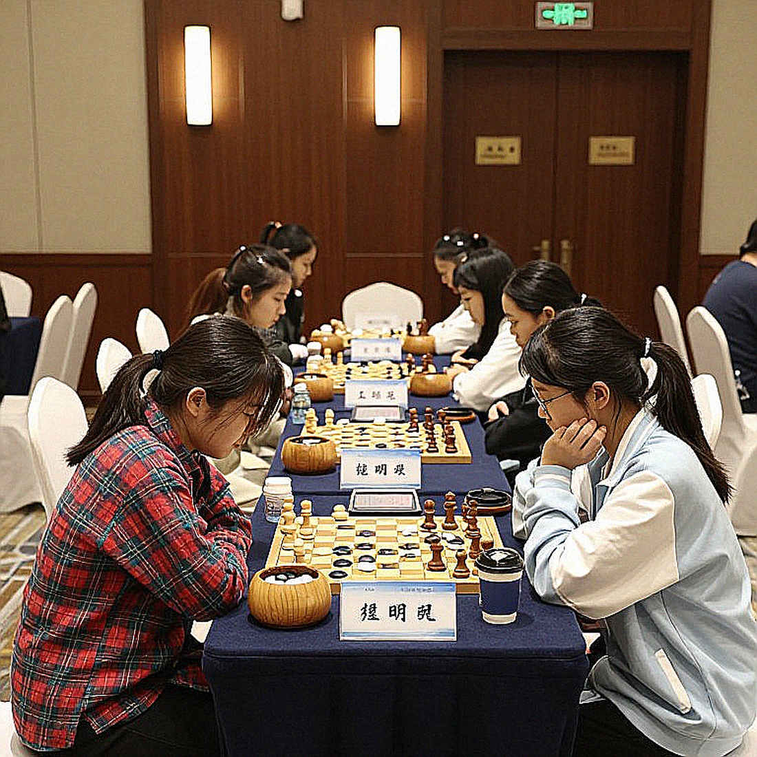 14/16 ở Hồng Kông và cú sốc Laohawirapap tại Samarkand 14/16 ở Hồng Kông và cú sốc Laohawirapap tại Samarkand