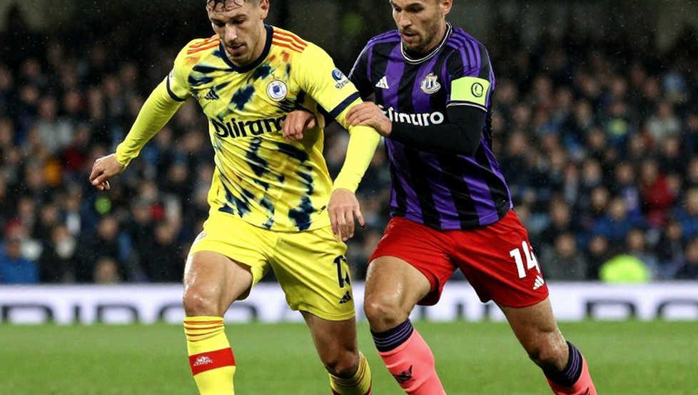 Araújo, Liverpool và bài toán 47,2 triệu bảng trước Villarreal