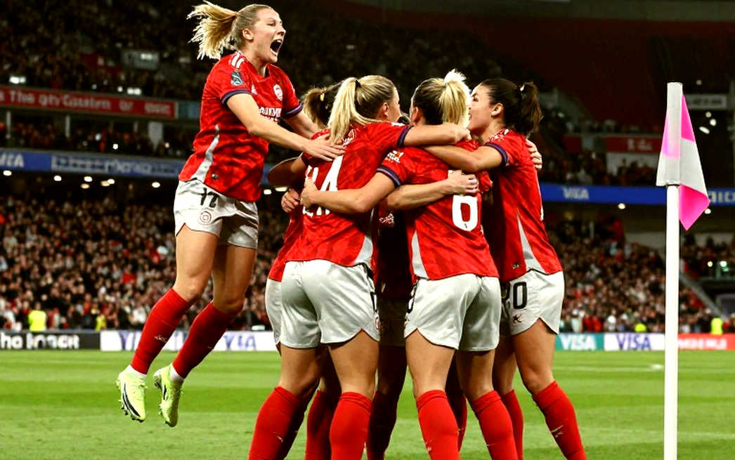 THY Thay Standard Chartered: Khoảnh Khắc Thương Mại Lớn Nhất Lịch Sử Liverpool FC