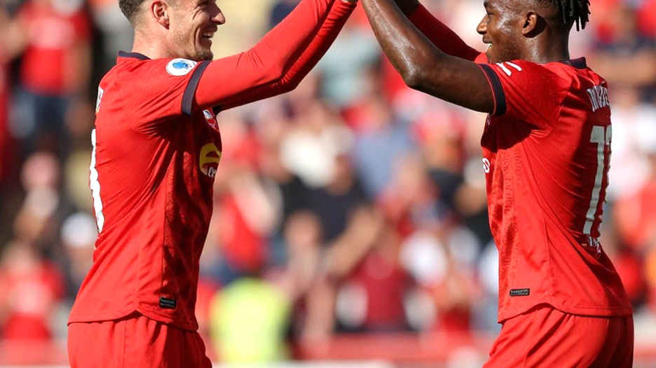 THY Thay Standard Chartered: Khoảnh Khắc Thương Mại Lớn Nhất Lịch Sử Liverpool FC THY Thay Standard Chartered: Khoảnh Khắc Thương Mại Lớn Nhất Lịch Sử Liverpool FC
