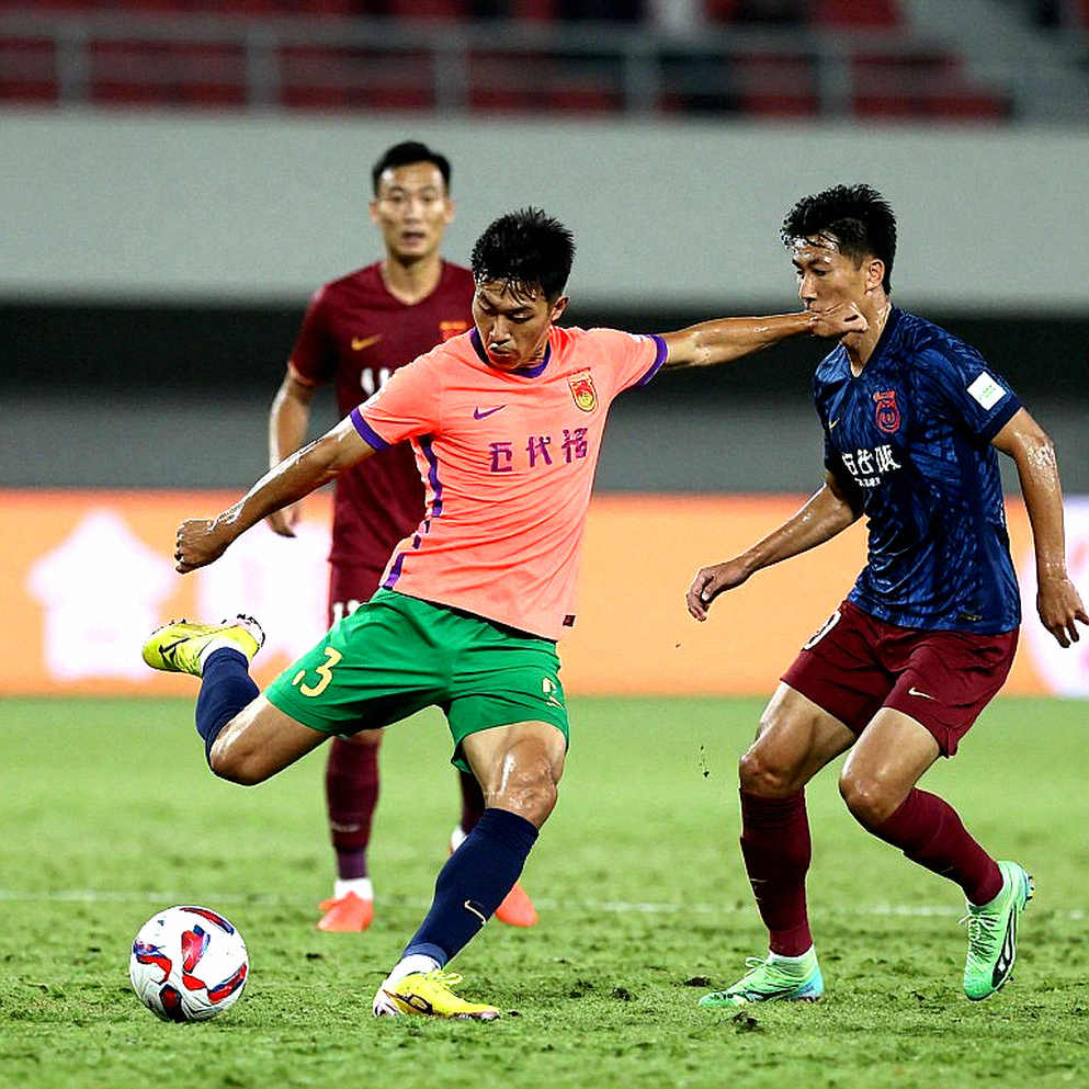 Nhịp bóng Việt Nam: V.League đang học cách lắng nghe chính mình