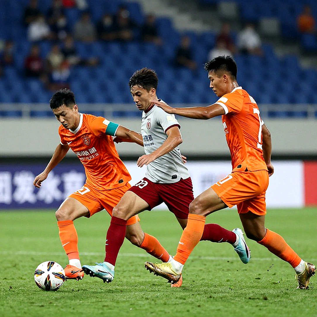 V-League: Những bản hợp đồng ma và bài toán minh bạch tài chính
