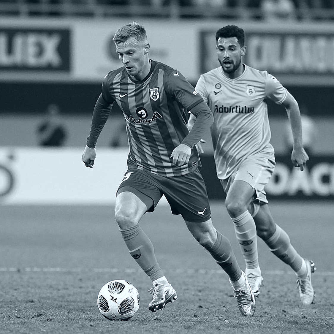 Năm quyền thay người và cửa sổ 15 phút: V.League 1 đang chơi một trận khác
