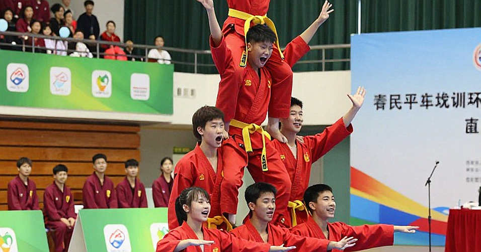 Mùa giải không khán giả: Khi mô hình dự đoán im tiếng và esports phải học lại cách lắng nghe