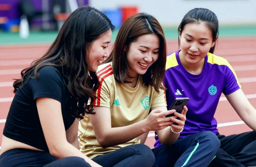 Từ chối tuyên án: kỷ luật của người đọc mật mã chấn thương